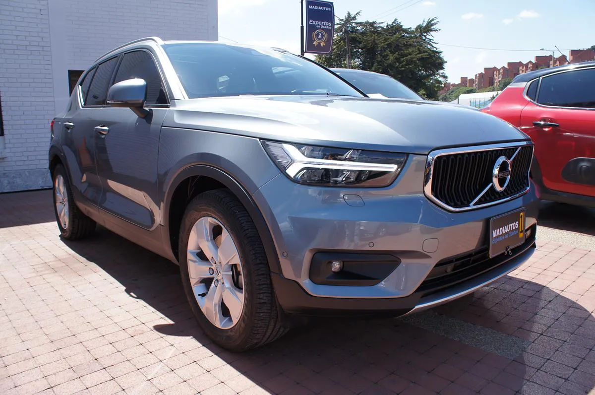 VOLVO XC40 T4 FWD MOMENTUM II 2019