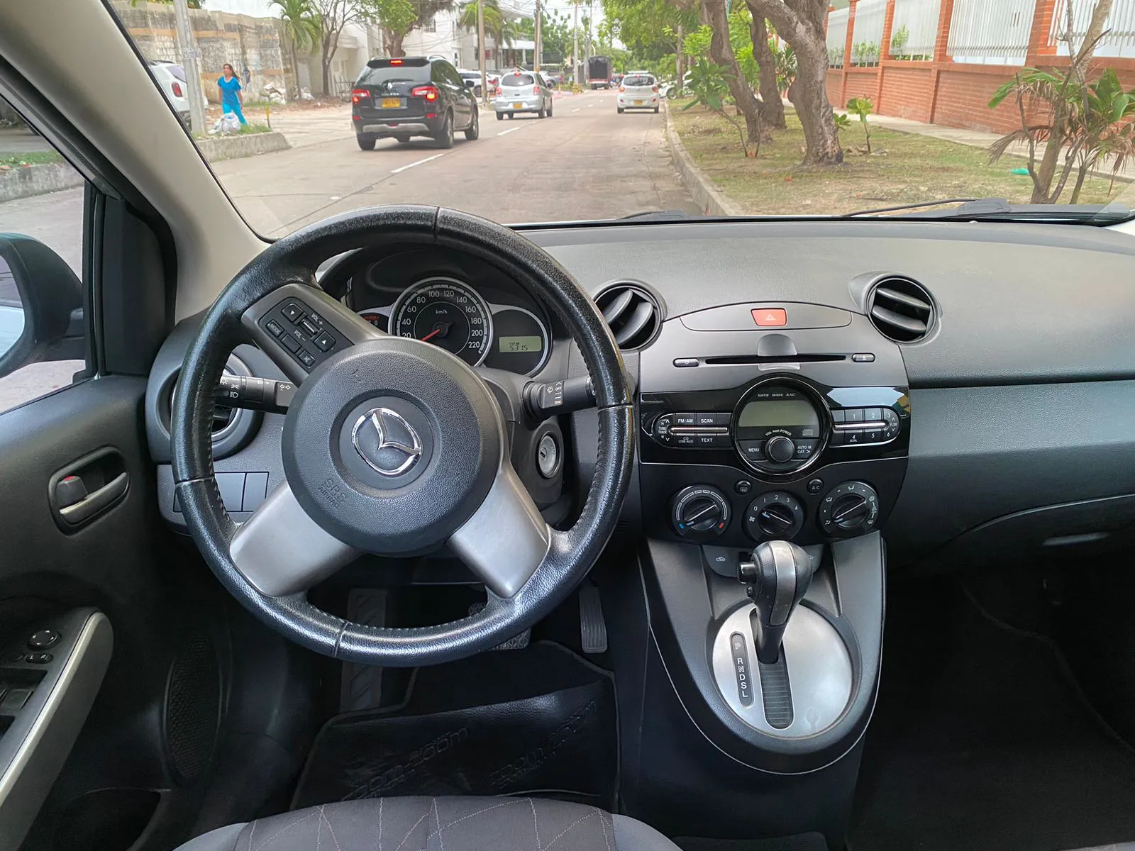 MAZDA 2 2015