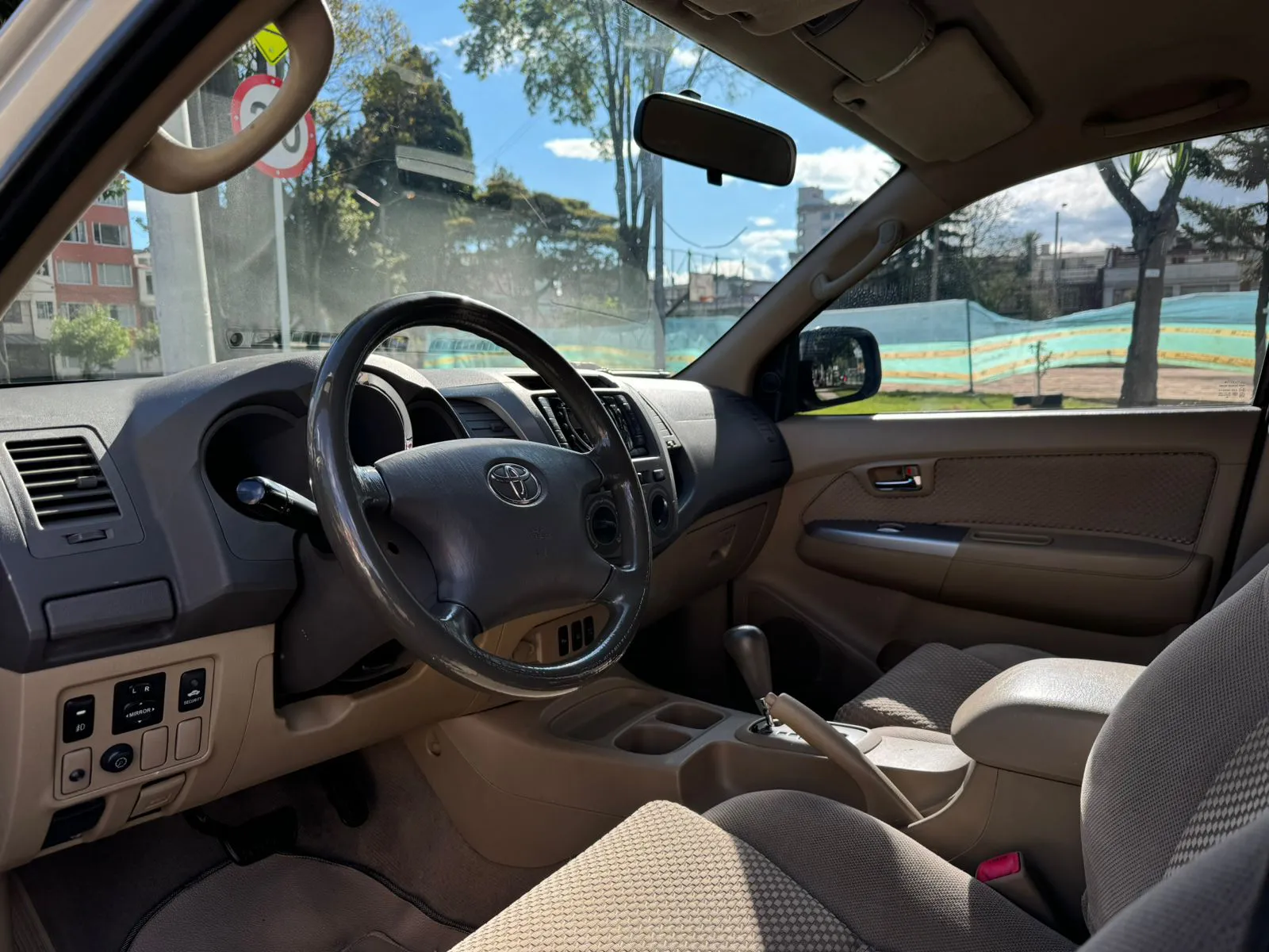 TOYOTA FORTUNER 2.7L 2011