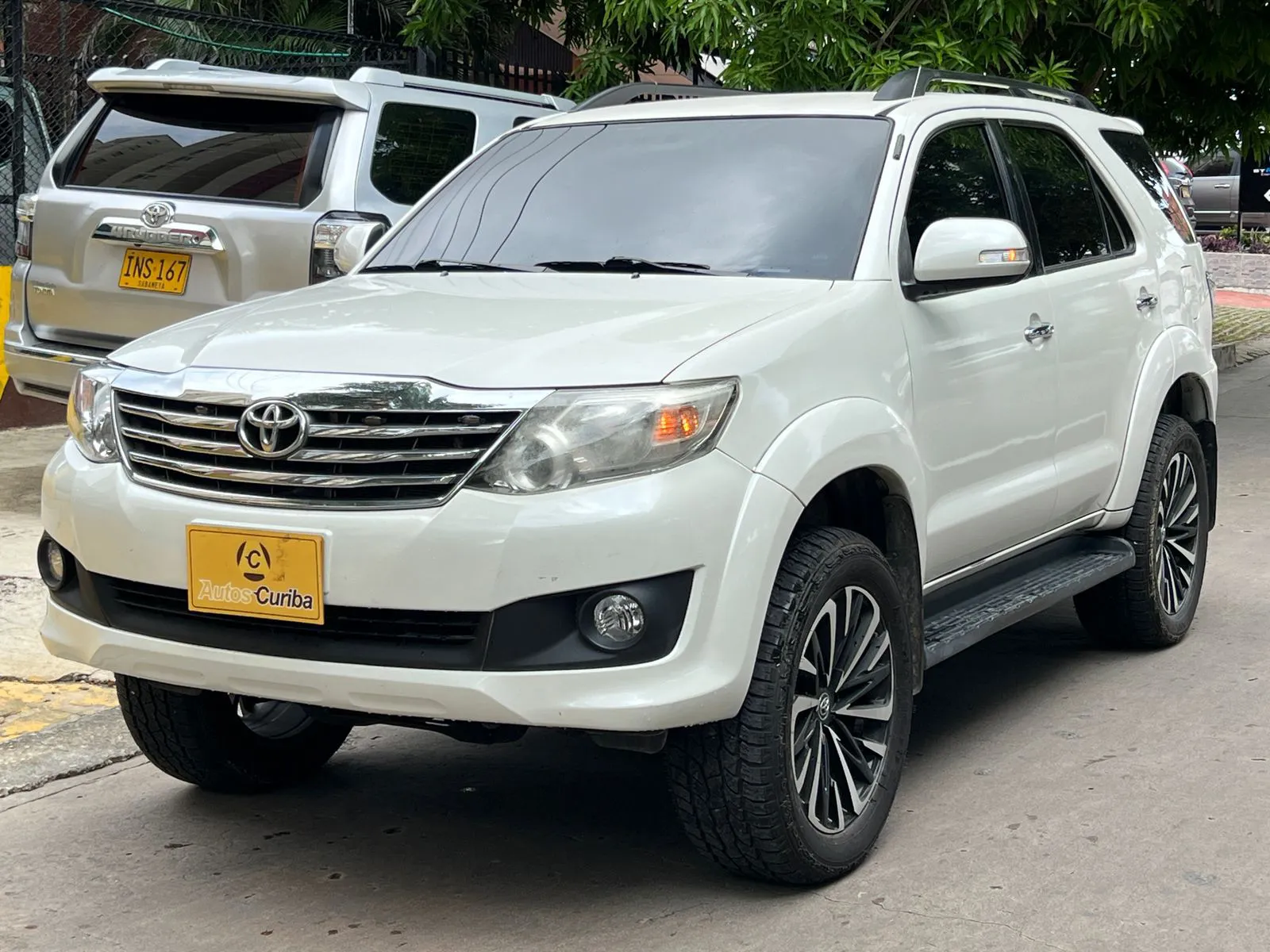 TOYOTA FORTUNER 2012