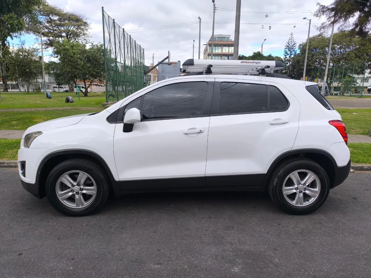 CHEVROLET TRACKER LS 2015