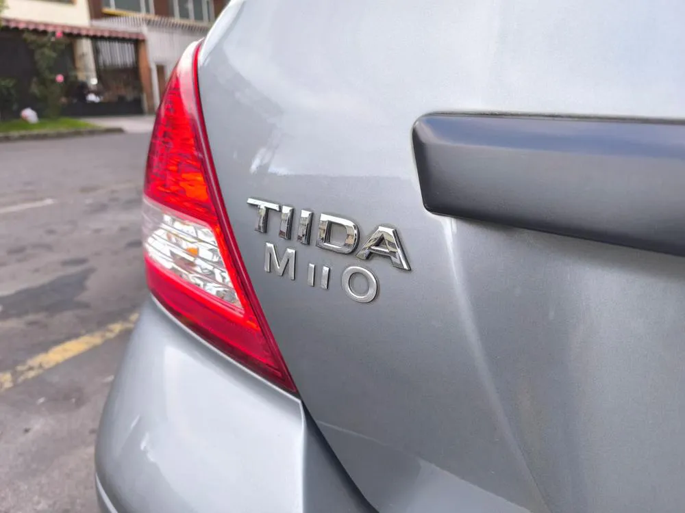 NISSAN TIIDA HB PREMIUM 2012