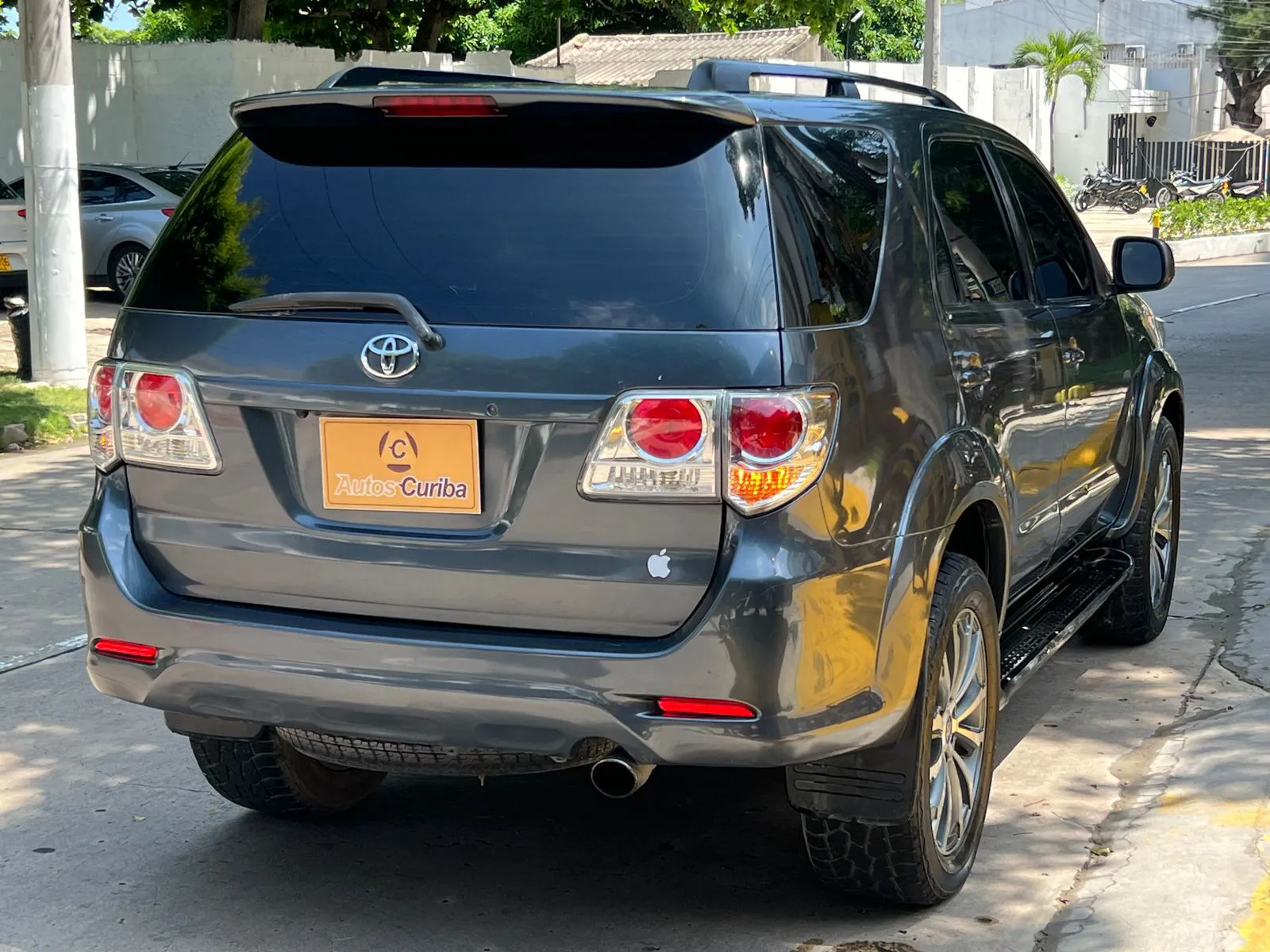 TOYOTA FORTUNER 2011