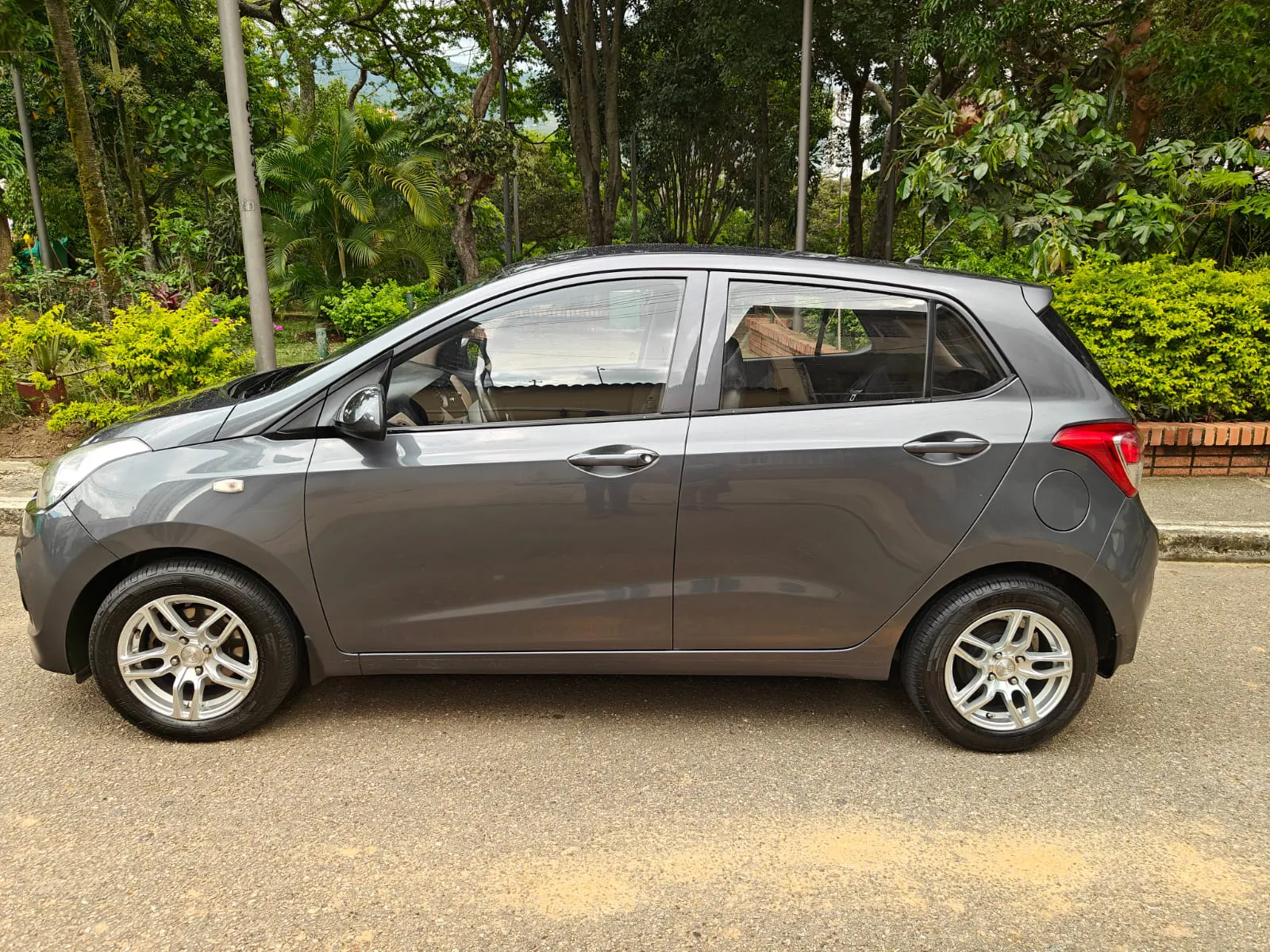 HYUNDAI GRAND i10 ACTIVE 2015