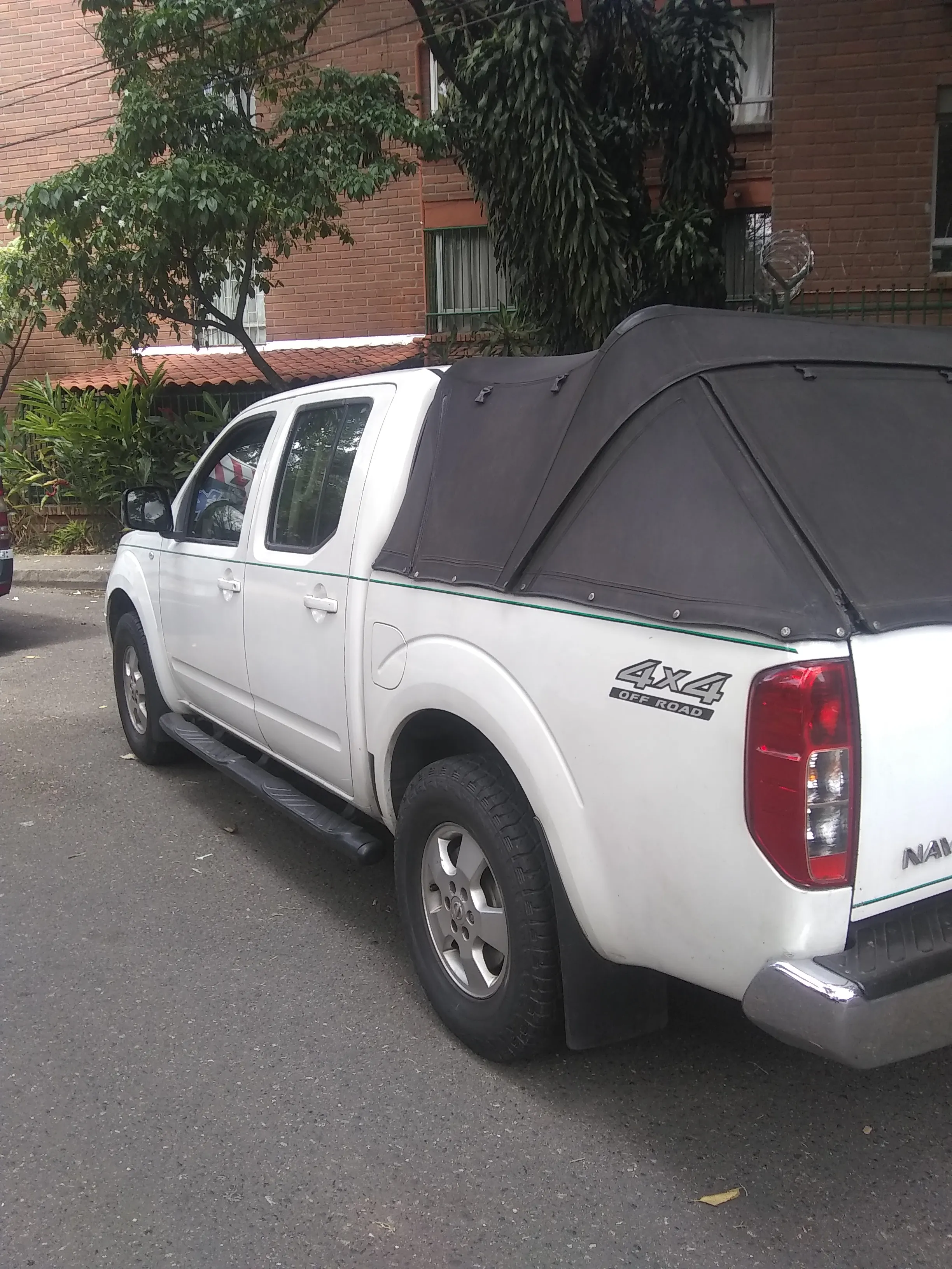 NISSAN NAVARA HIGH LUJO 2004