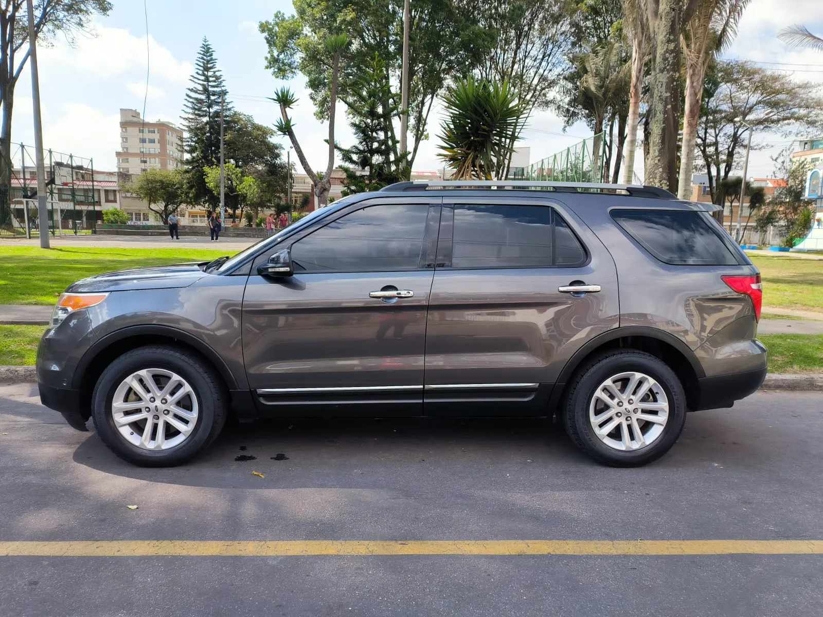 FORD EXPLORER [5] LIMITED 2015