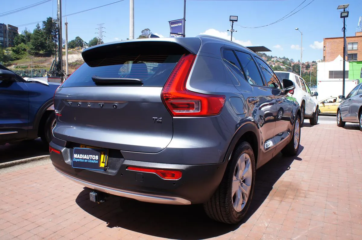 VOLVO XC40 T4 FWD MOMENTUM II 2019