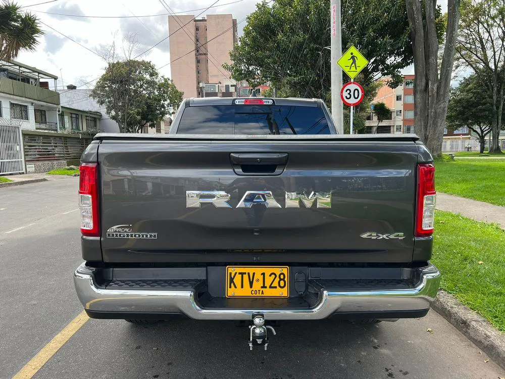 RAM RAM [5] DT 1500 BIG HORN ETORQ CREW CAB HYBRID 2022