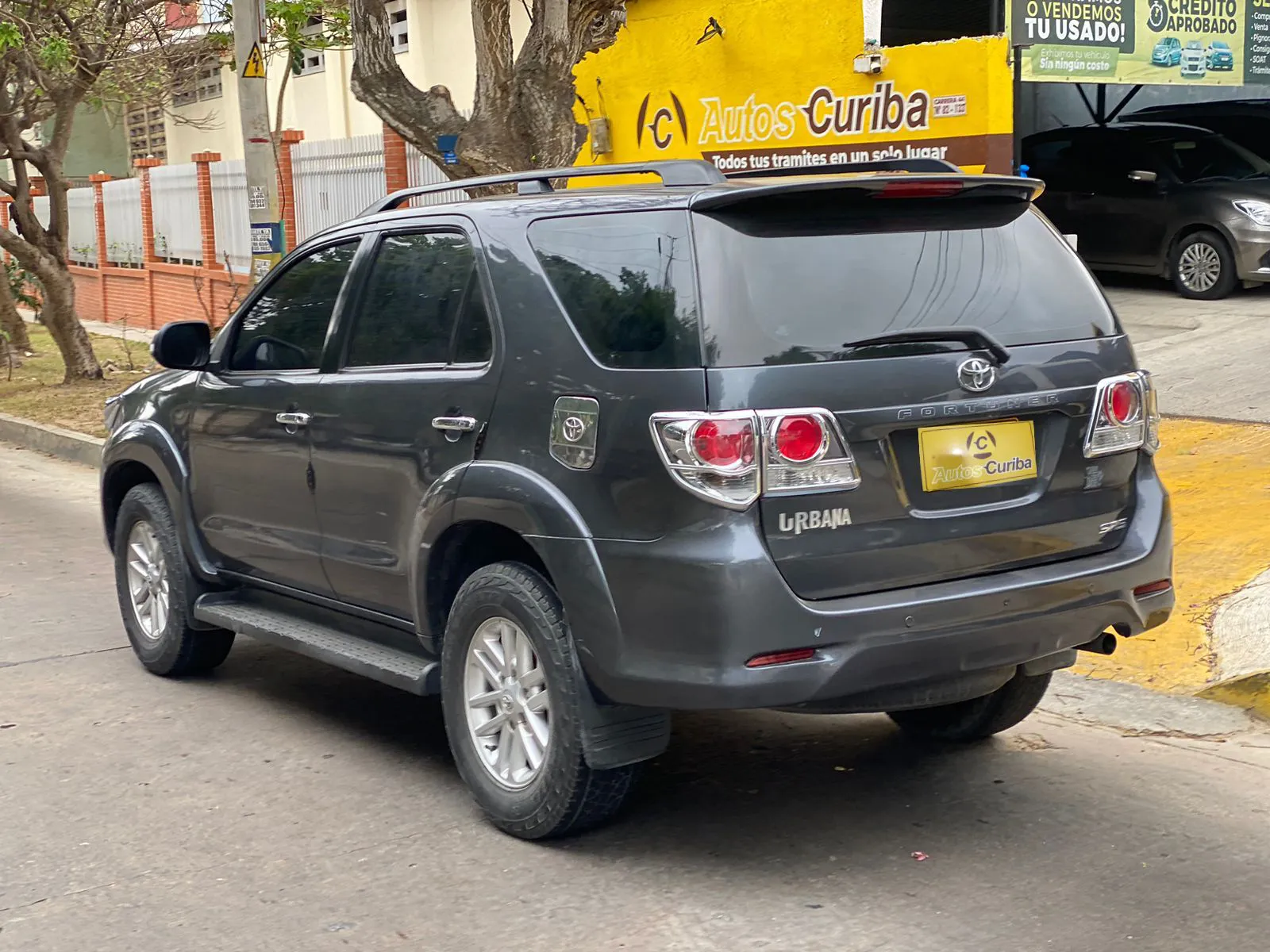 TOYOTA FORTUNER 2012