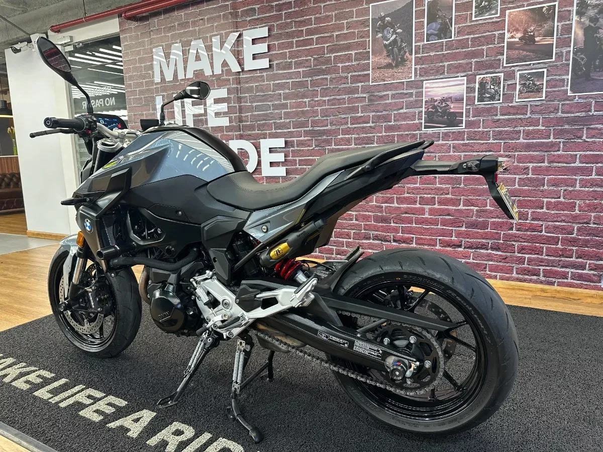 BMW F 900 R DYNAMIC 2024