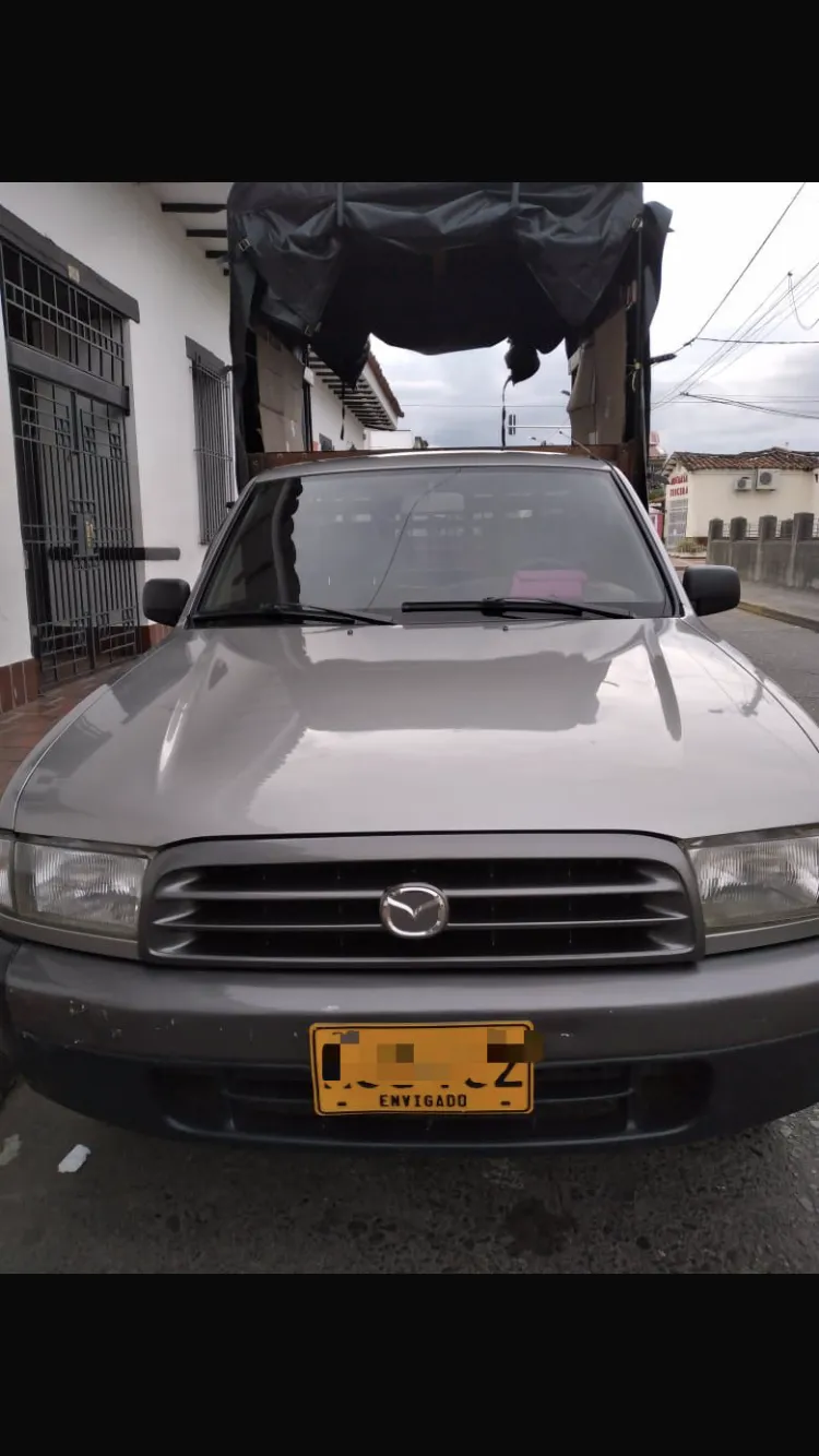 MAZDA B2200 2003