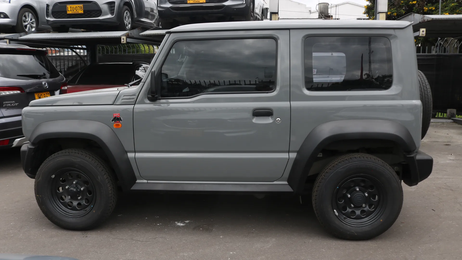 SUZUKI JIMNY JLX 2023