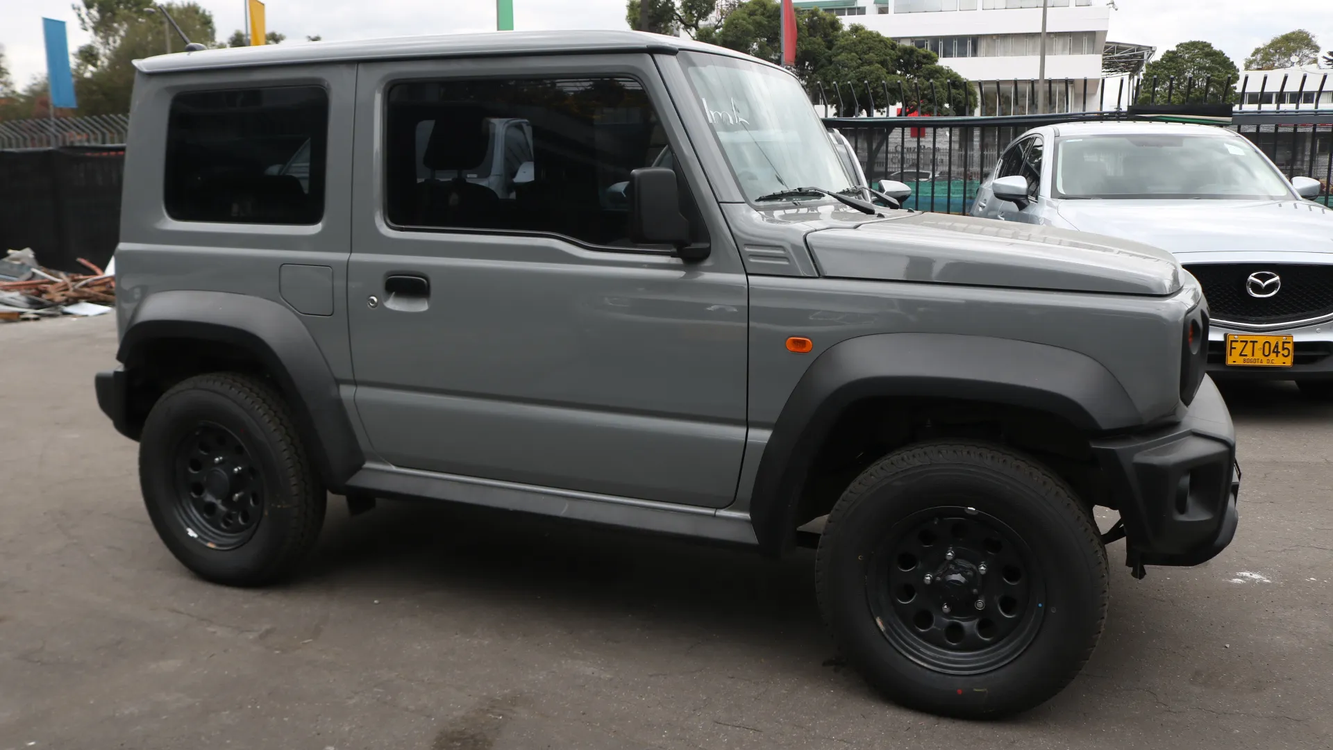 SUZUKI JIMNY JLX 2023