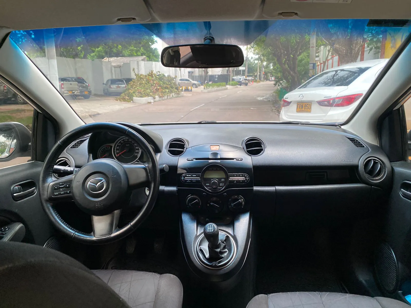 MAZDA 2 2014