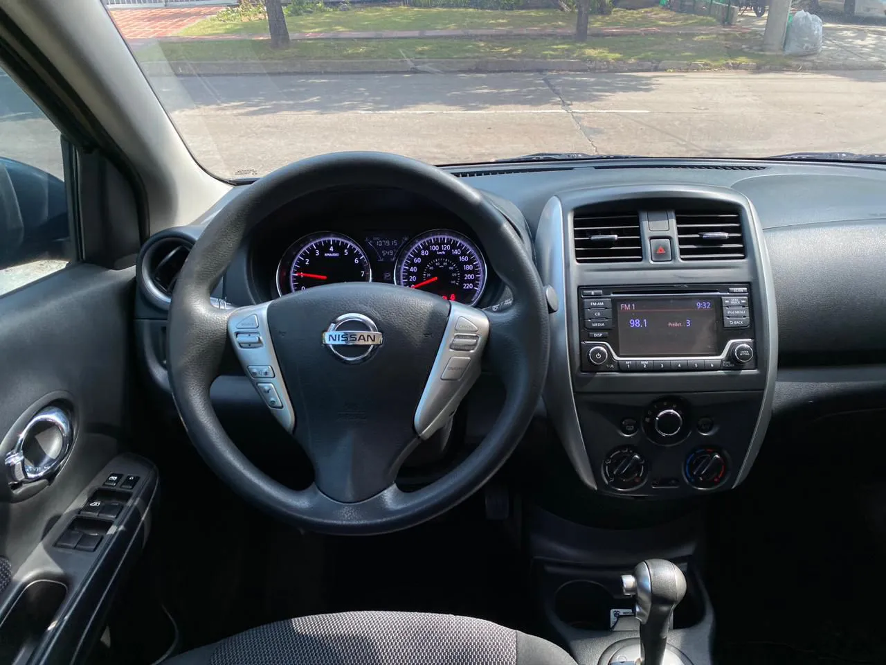 NISSAN VERSA 2016