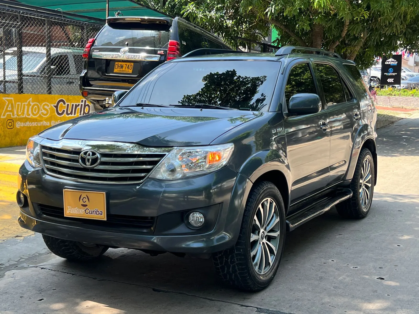 TOYOTA FORTUNER 2011