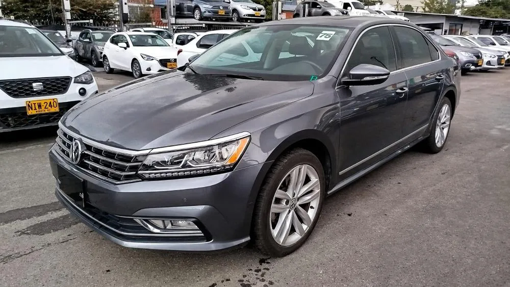 VOLKSWAGEN PASSAT HIGHLINE 2019