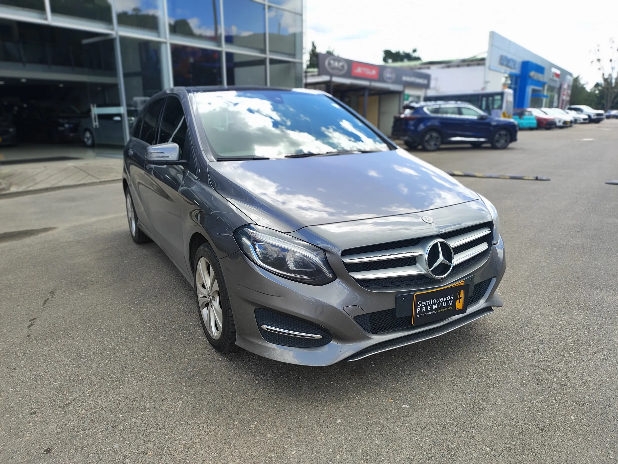 MERCEDES BENZ B 180 2019