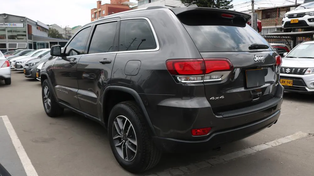 JEEP GRAND CHEROKEE [4] LAREDO 2021