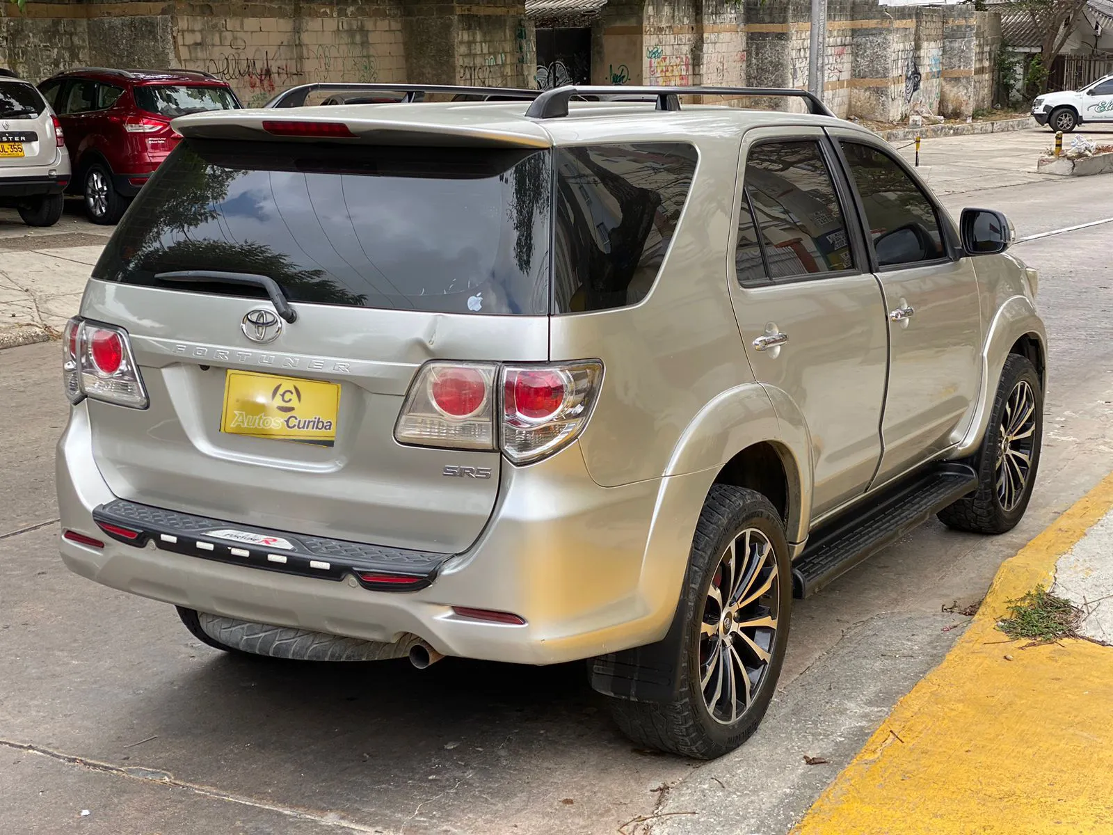 TOYOTA FORTUNER 2013