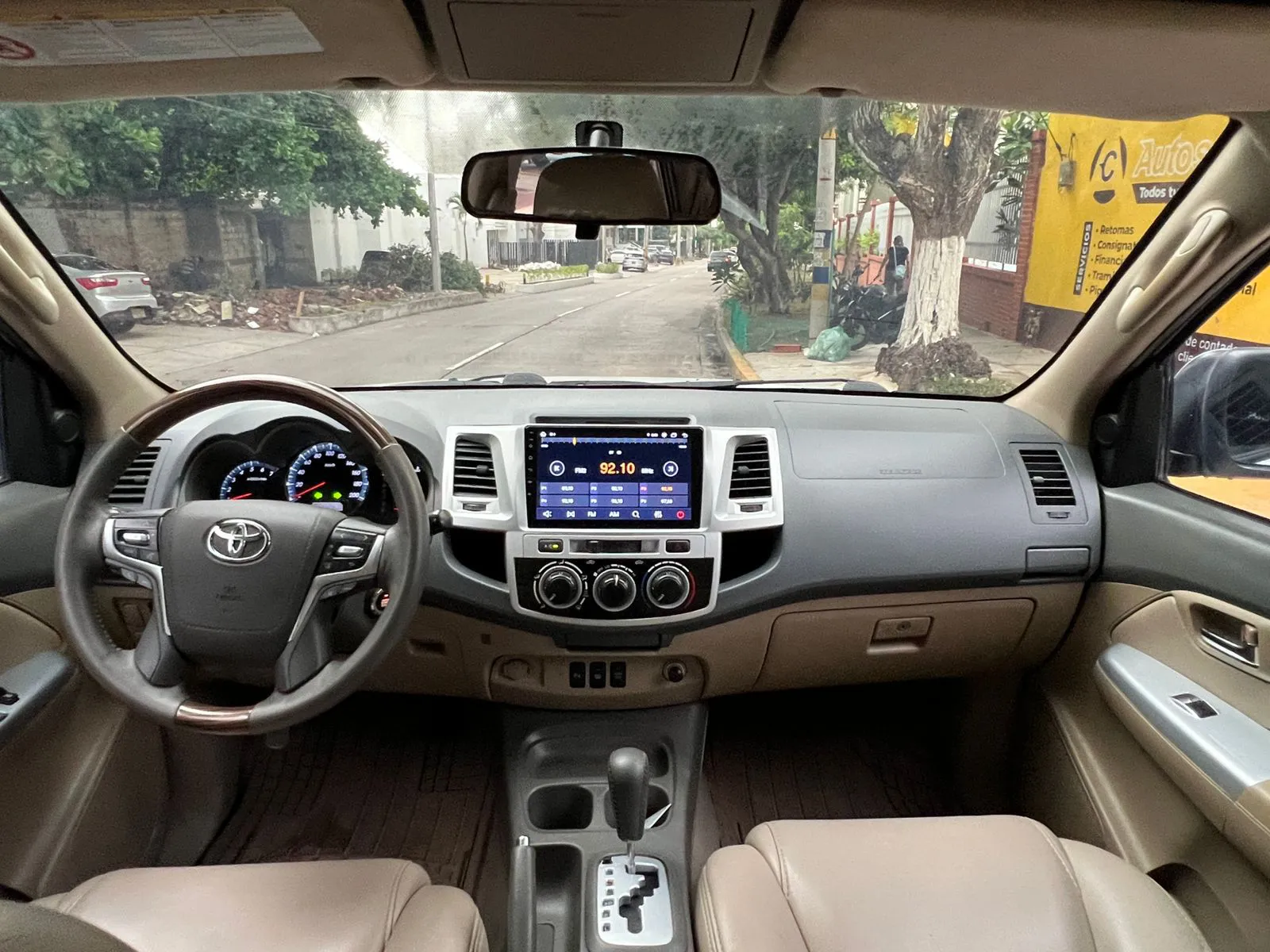 TOYOTA FORTUNER 2012