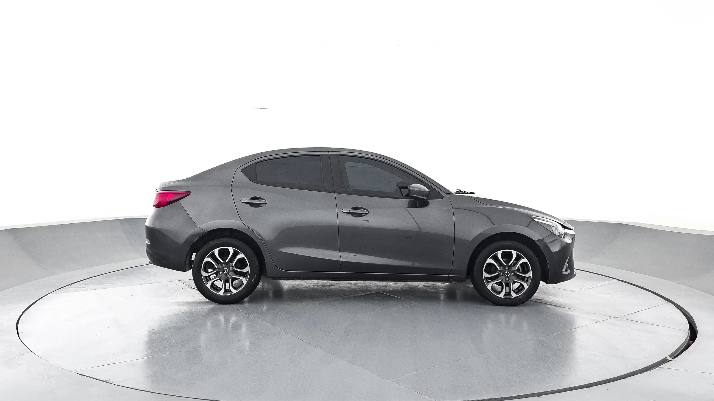 MAZDA 2 2019