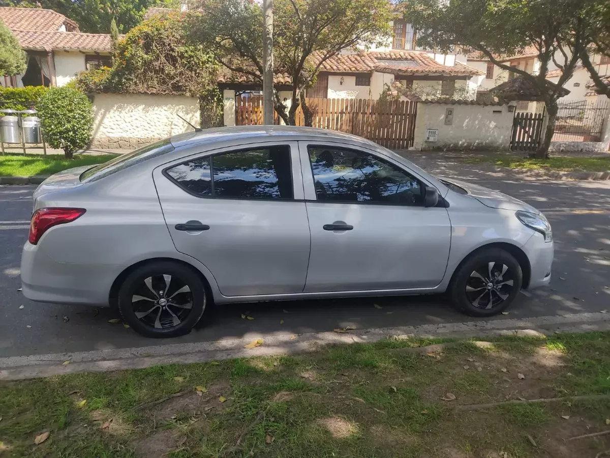 NISSAN VERSA 2019