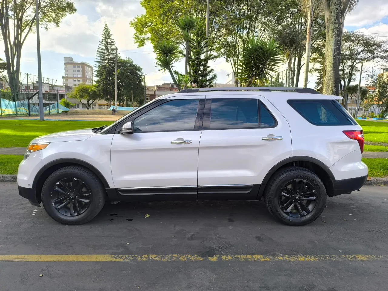 FORD EXPLORER LIMITED 2013