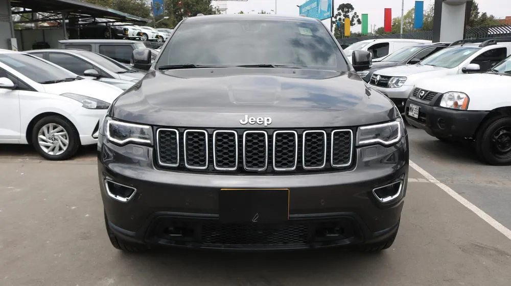 JEEP GRAND CHEROKEE [4] LAREDO 2021