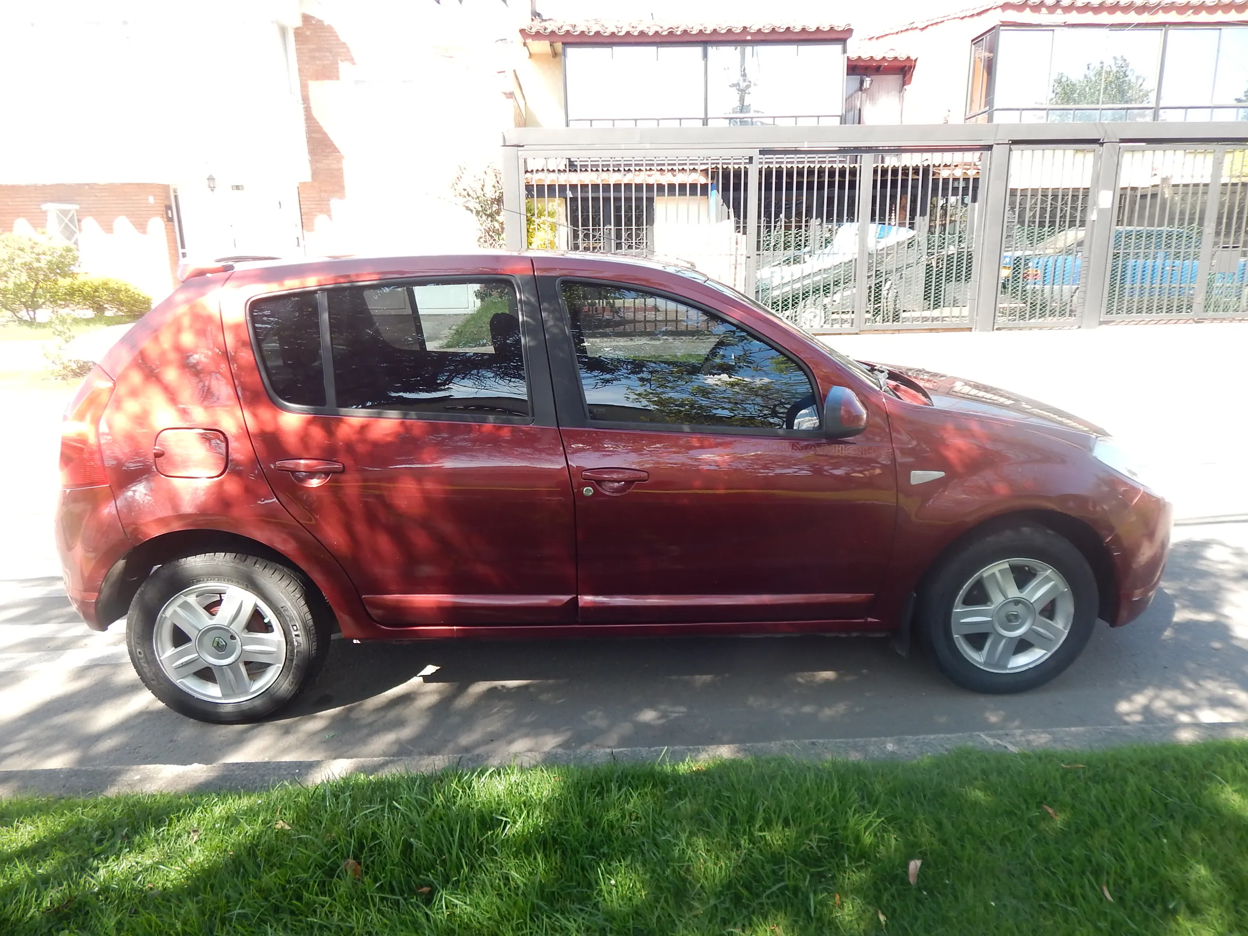 RENAULT SANDERO 2011