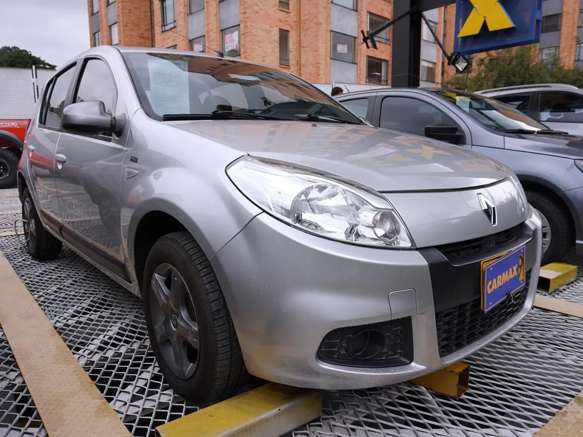 RENAULT SANDERO 2015