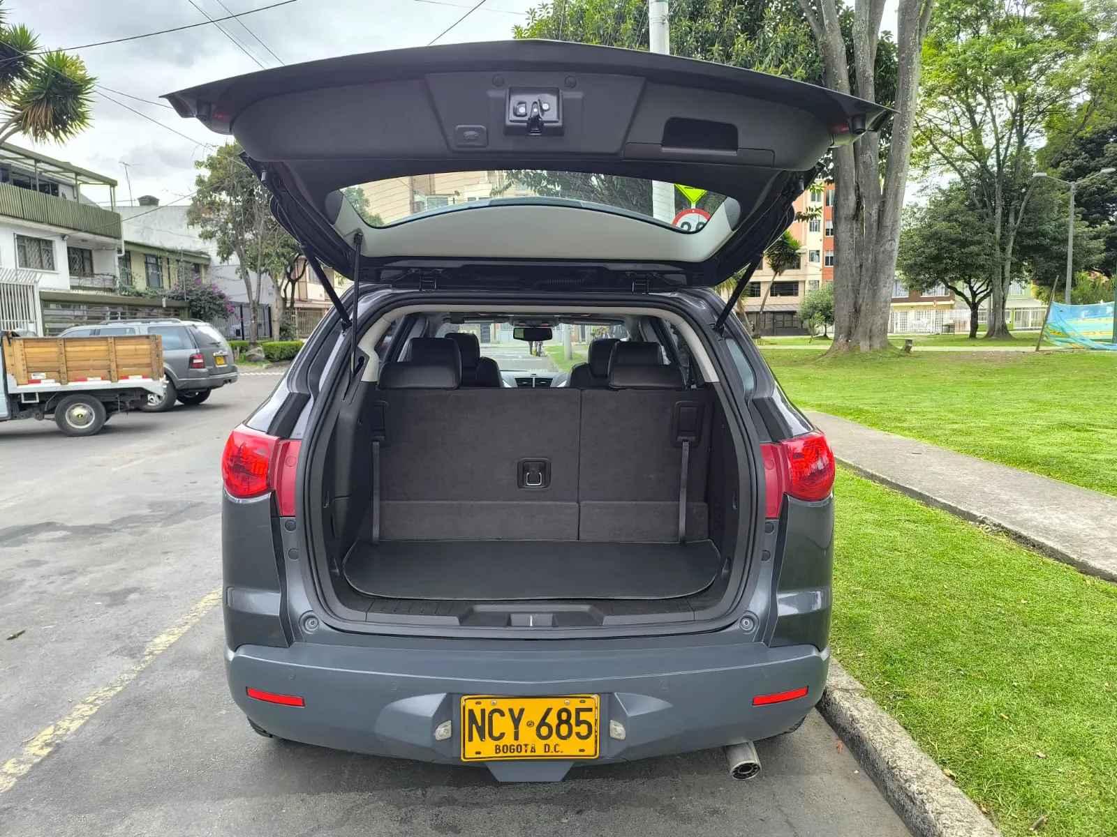 CHEVROLET TRAVERSE LT 2012