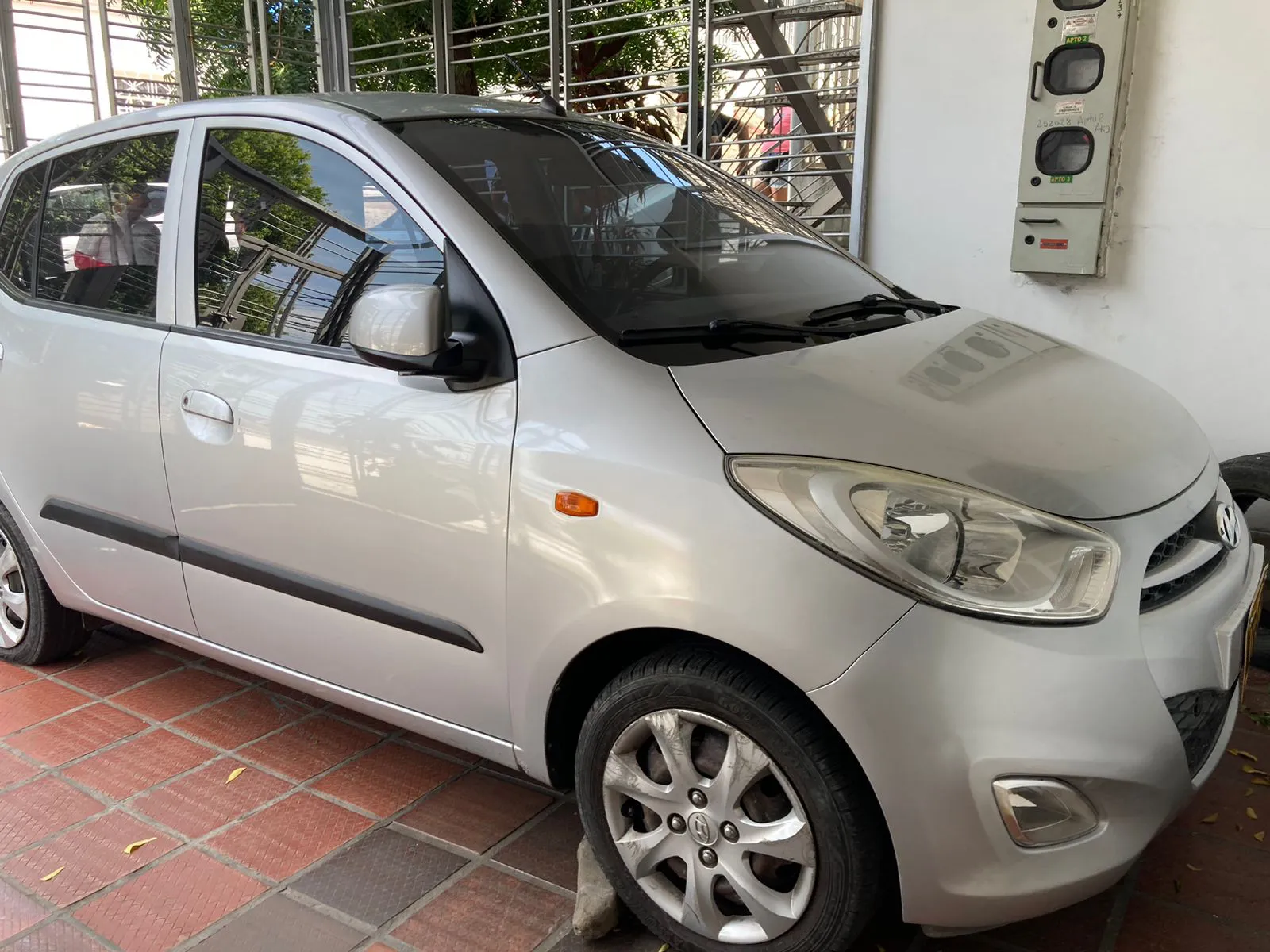 HYUNDAI i10 [FL] 1.1L 2013