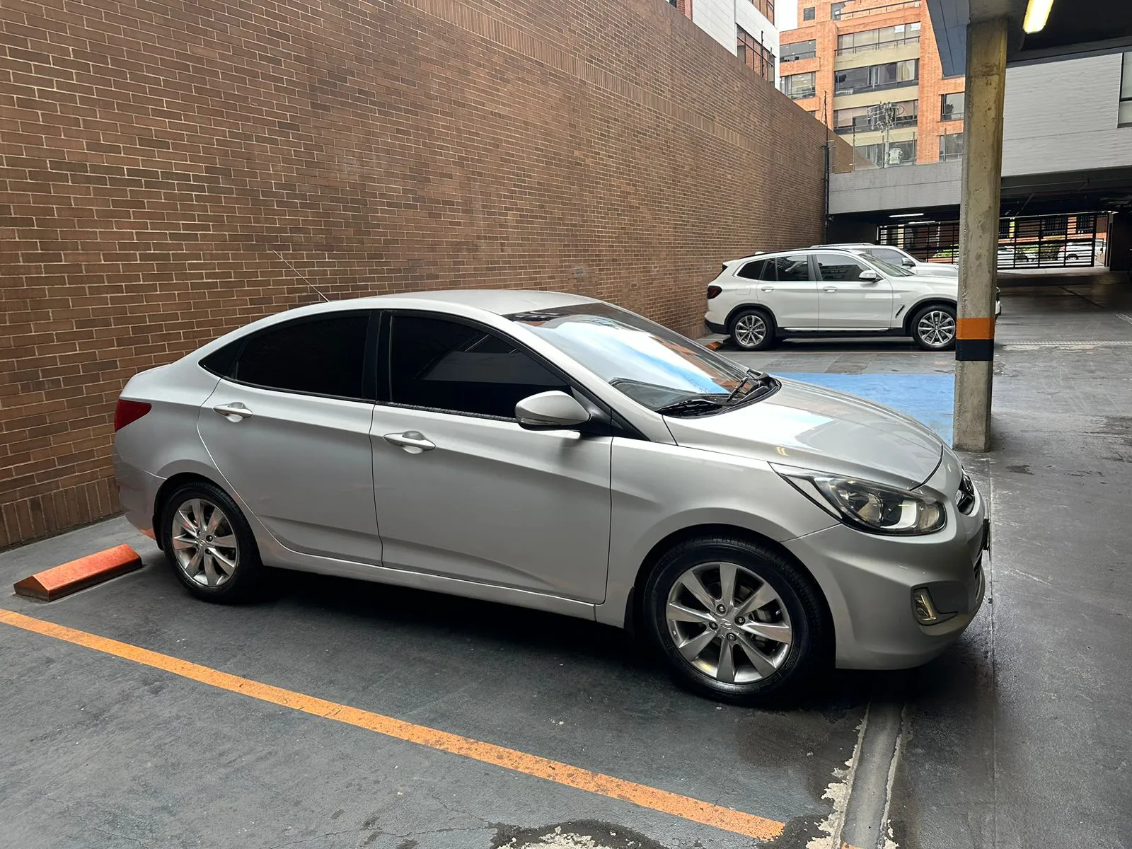 HYUNDAI Accent i25 2015