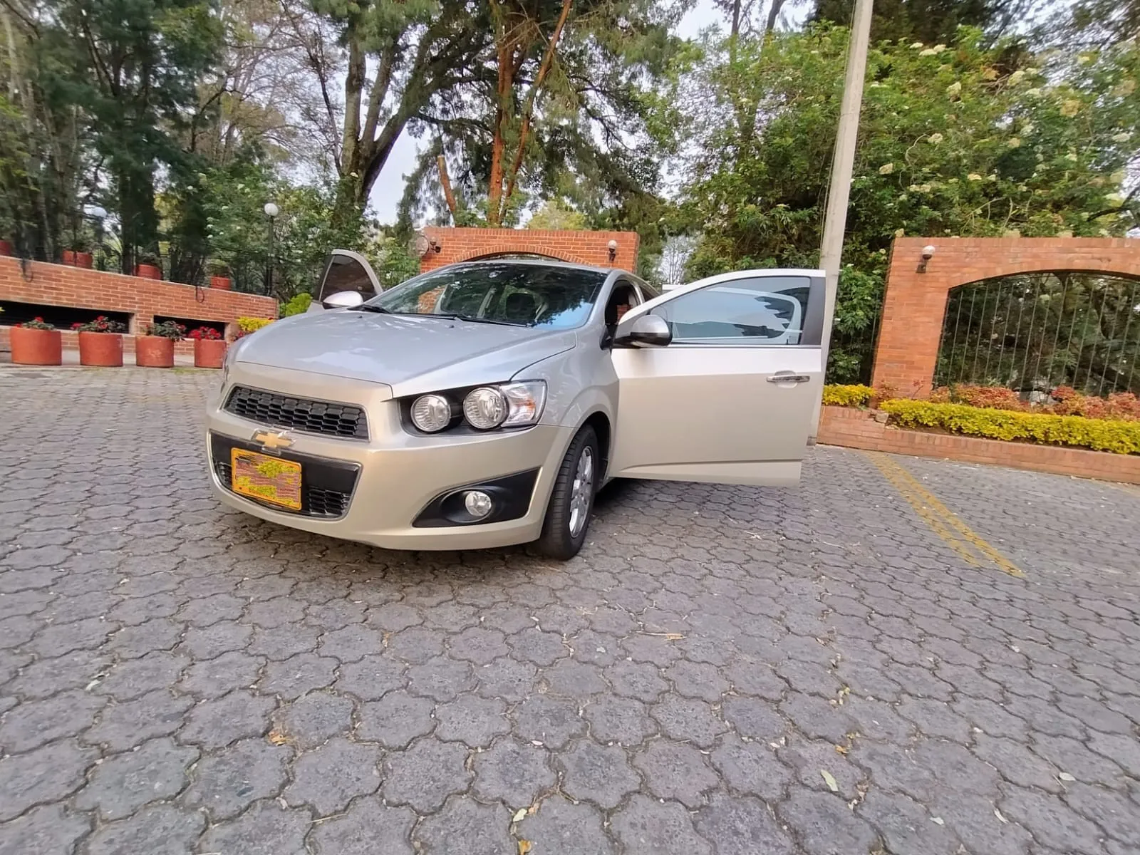 CHEVROLET SONIC SONIC LT MT 1600CC 5P 2AB ABS CT 2014