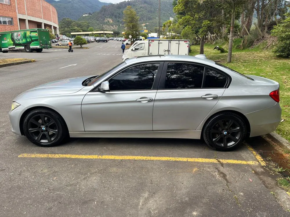 BMW 320i F30 Executive 2014