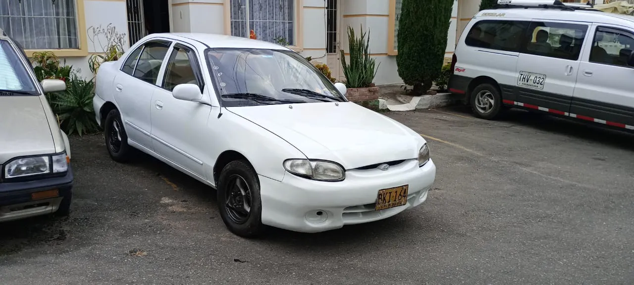 HYUNDAI Accent i25 1998