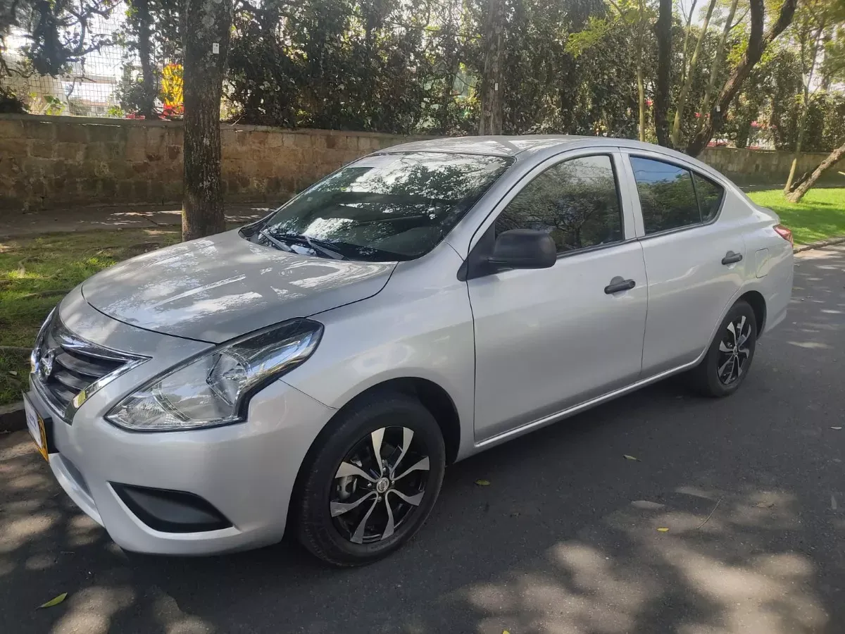 NISSAN VERSA 2019