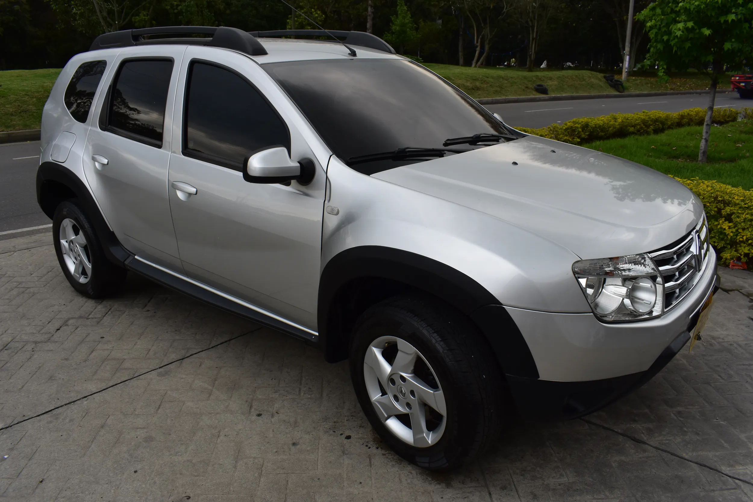 RENAULT DUSTER DUSTER DYNAMIQUE MT 2000CC 4X2 2016