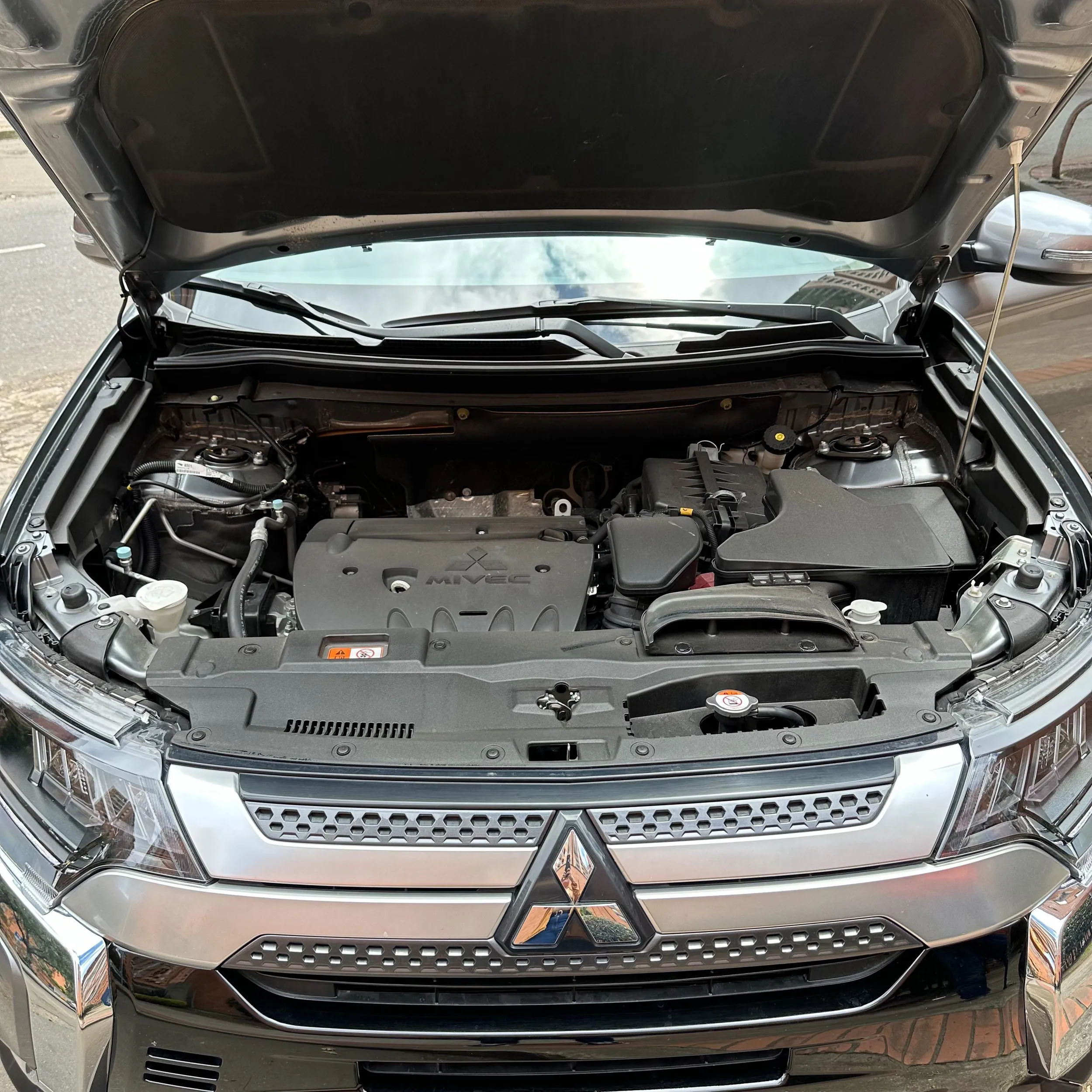 MITSUBISHI OUTLANDER [4]  2.5L 2023