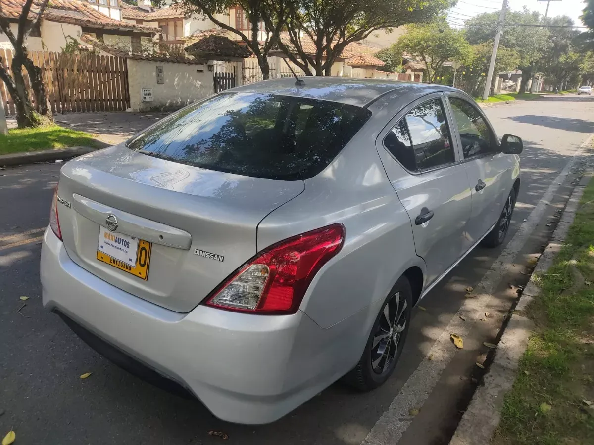 NISSAN VERSA 2019