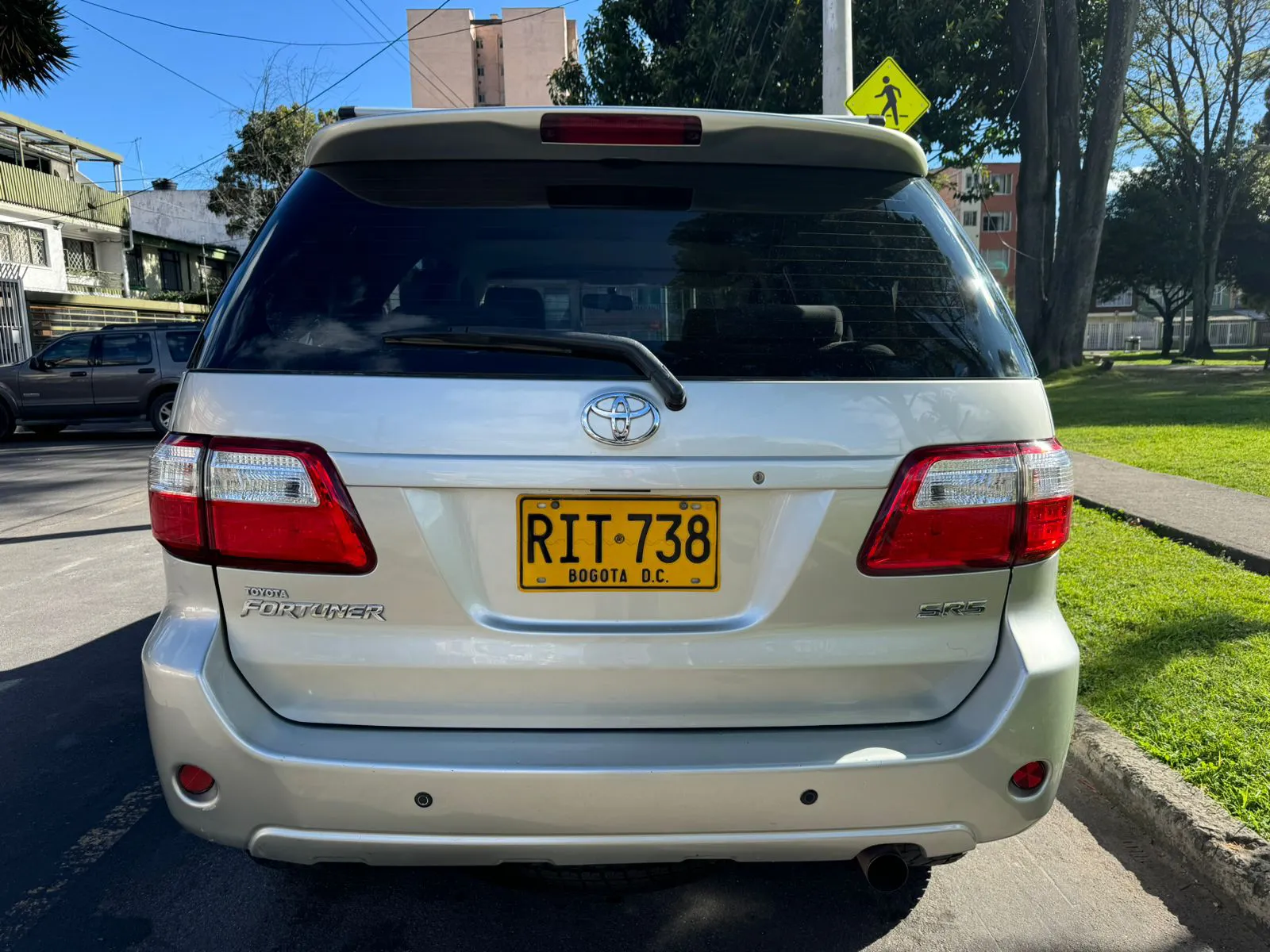 TOYOTA FORTUNER 2.7L 2011