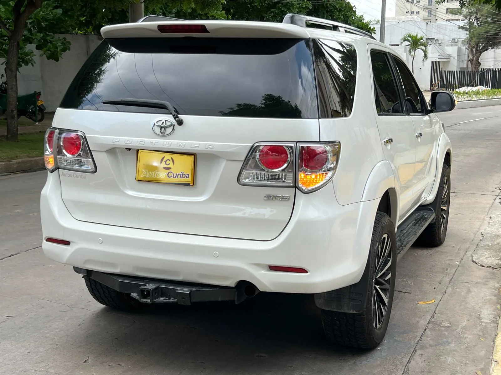 TOYOTA FORTUNER 2012