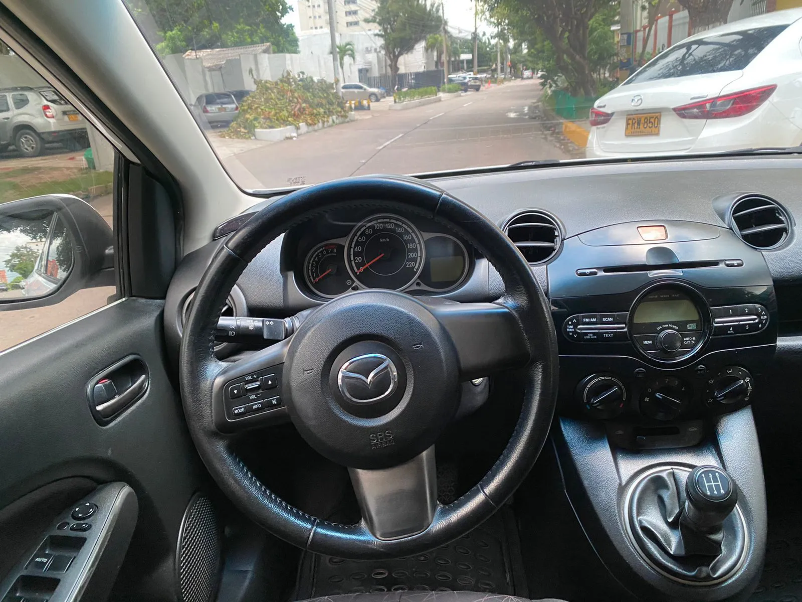 MAZDA 2 2014