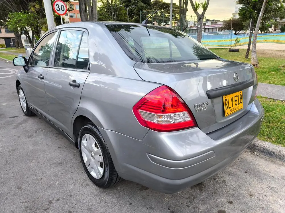 NISSAN TIIDA HB PREMIUM 2012