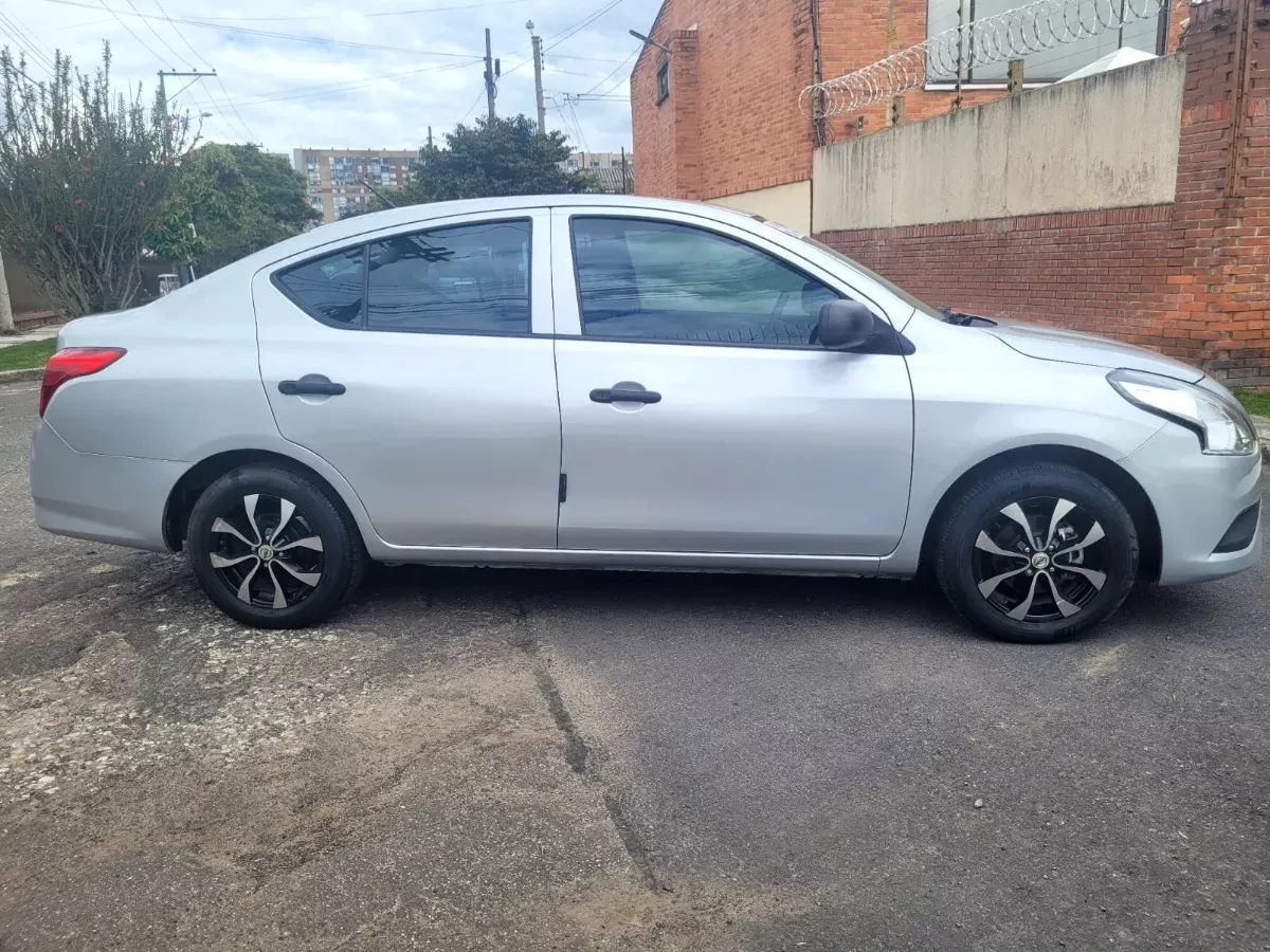 NISSAN VERSA 2019