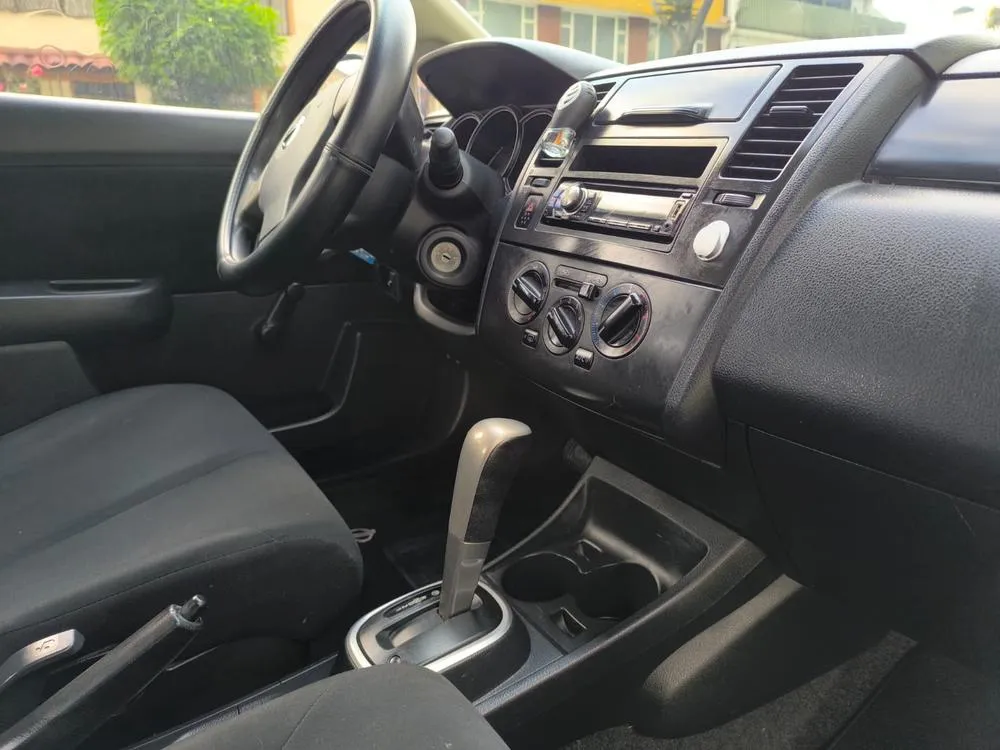 NISSAN TIIDA HB PREMIUM 2012