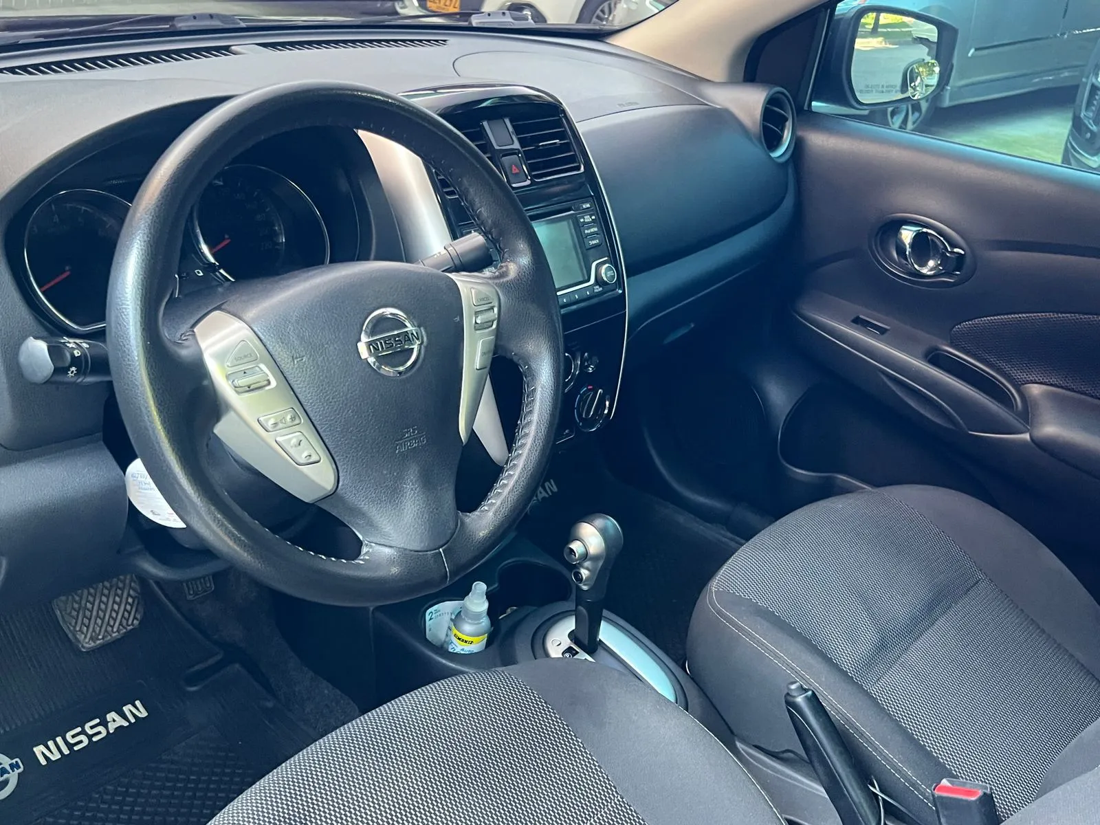 NISSAN VERSA 2017