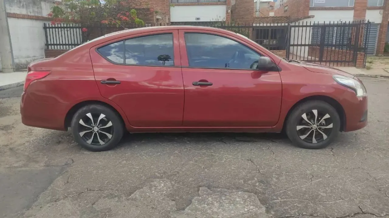 NISSAN VERSA 2019