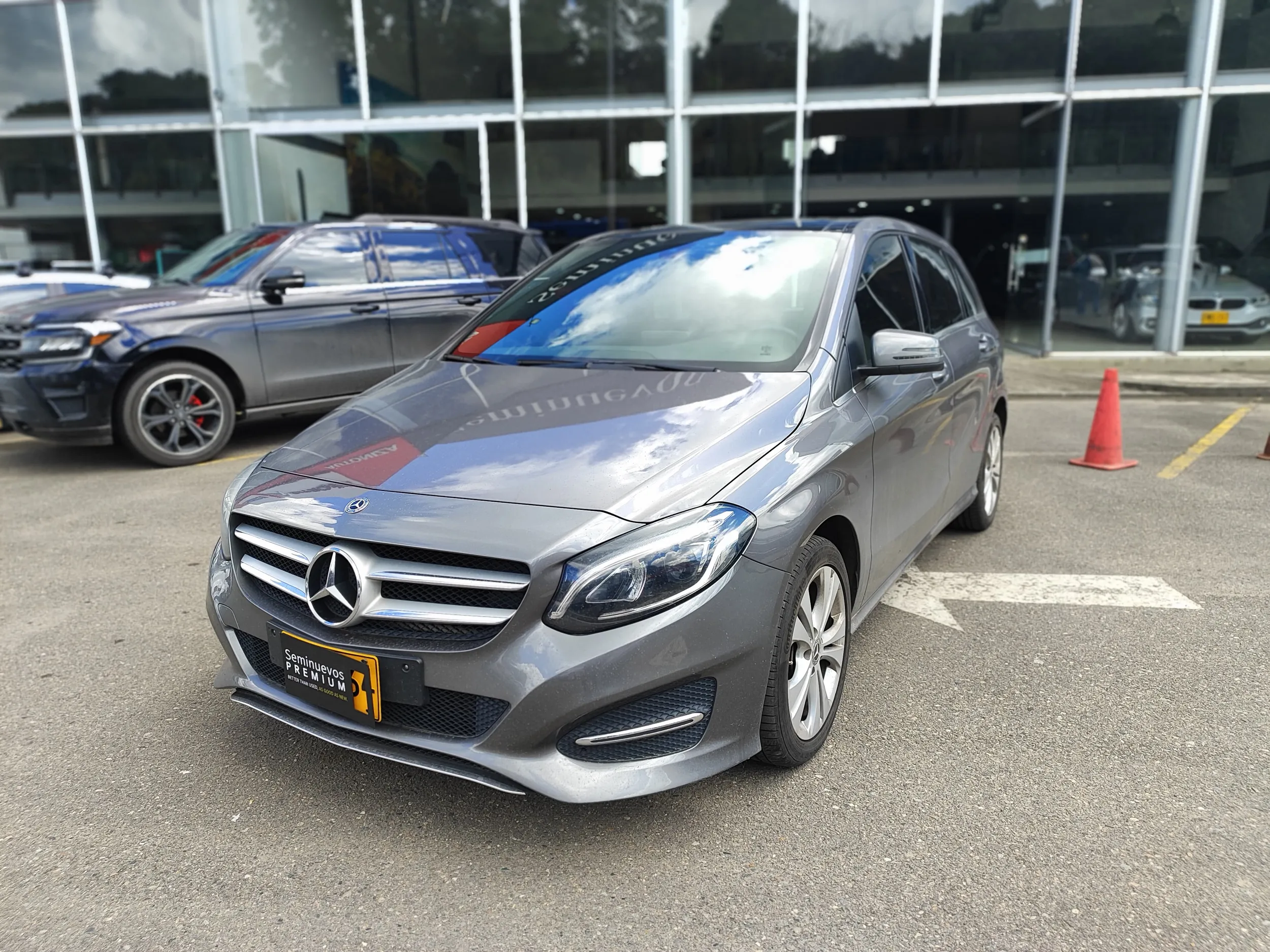 MERCEDES BENZ B 180 2019